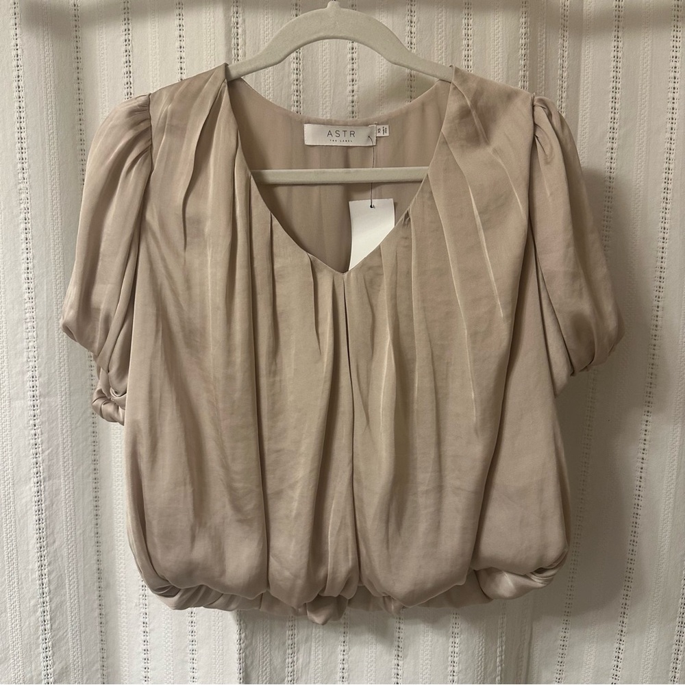 NWT! ASTR Women's Champagne Pleated Blouse, Cropped, XS
